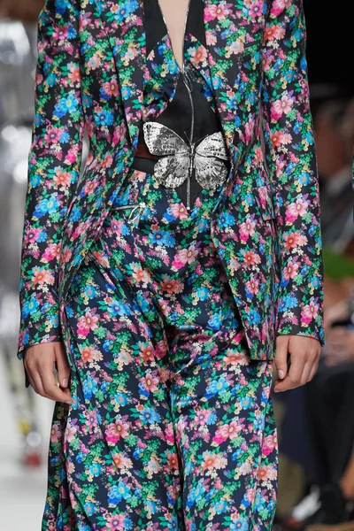 Look 98